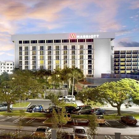Courtyard By Marriott Miami Airport Hotell Exteriör bild