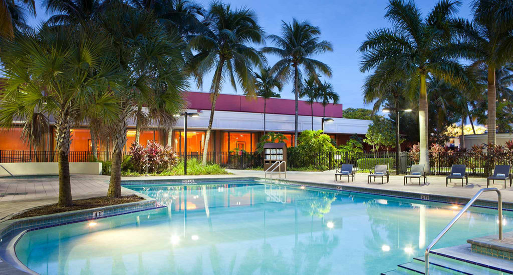 Courtyard By Marriott Miami Airport Hotell Exteriör bild
